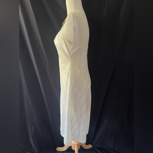 Women’s Formfit Dress Slip Size 34 Tall (10/12) Cream Color - Picture 5 of 7